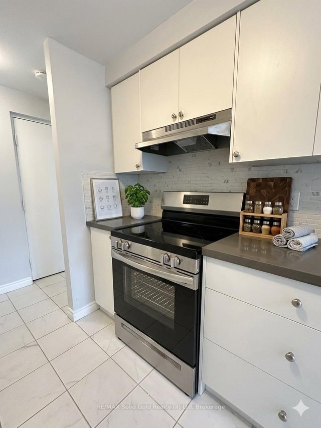 4 - 15 Mowat Boulevard