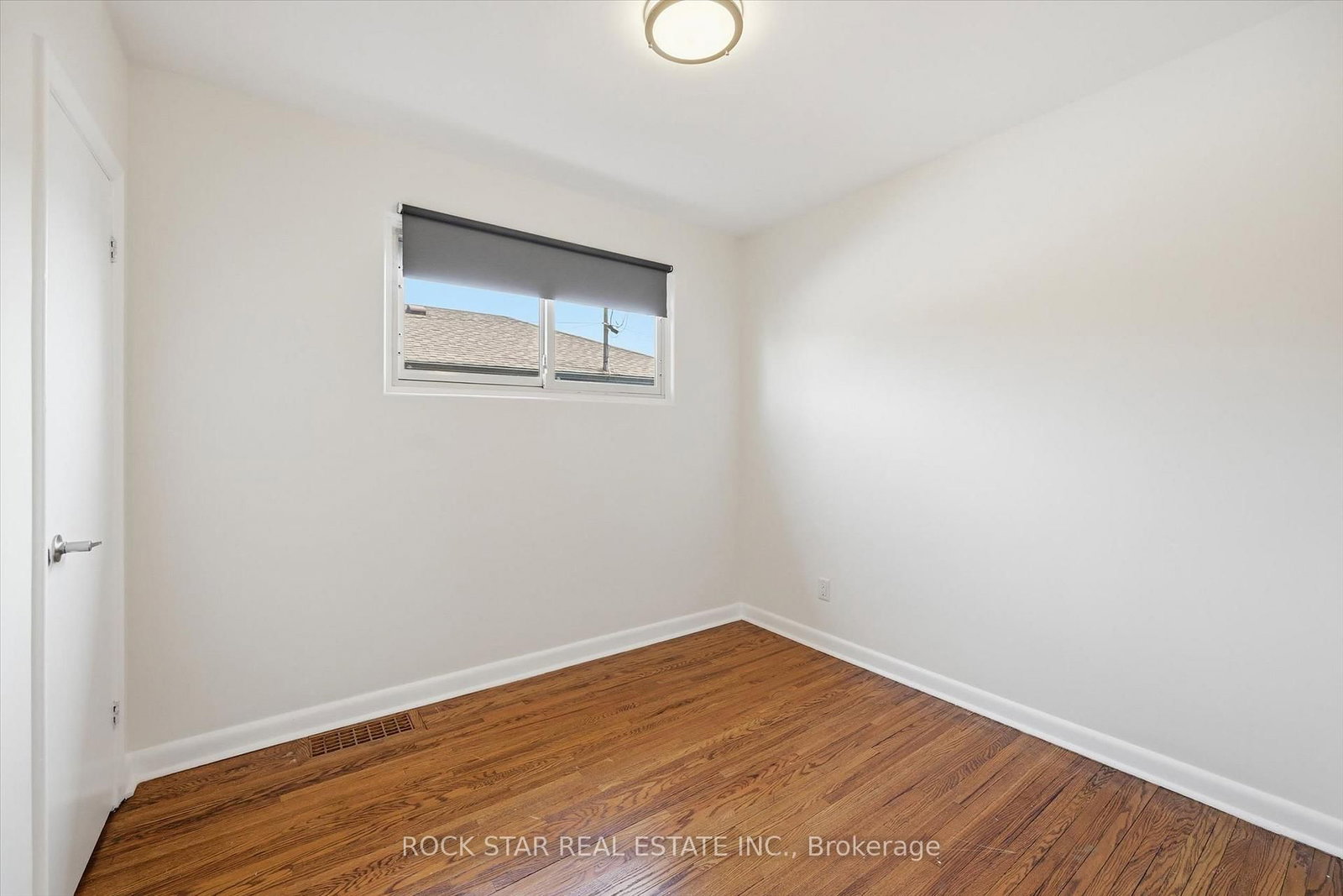 Detached House for sale at 324 East 33rd Street, Hamilton, Ontario, L8V 3T8 - Macassa - MLS: X13010928