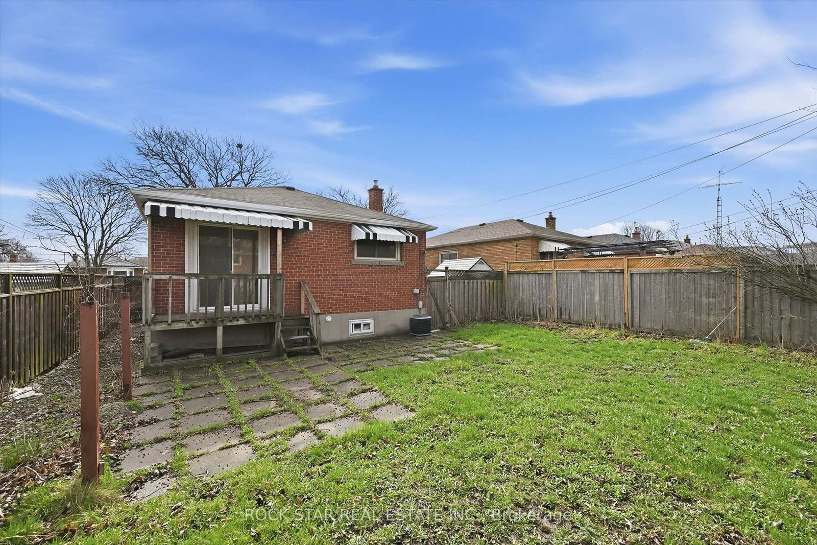 Detached House for sale at 324 East 33rd Street, Hamilton, Ontario, L8V 3T8 - Macassa - MLS: X13010928