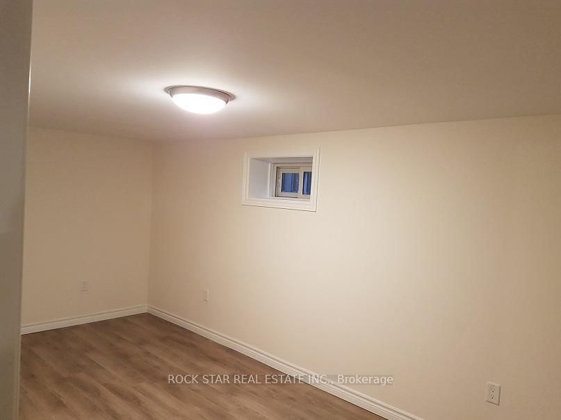 Detached House for sale at 324 East 33rd Street, Hamilton, Ontario, L8V 3T8 - Macassa - MLS: X13010928