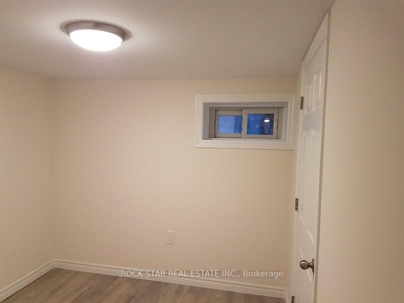 Detached House for sale at 324 East 33rd Street, Hamilton, Ontario, L8V 3T8 - Macassa - MLS: X13010928