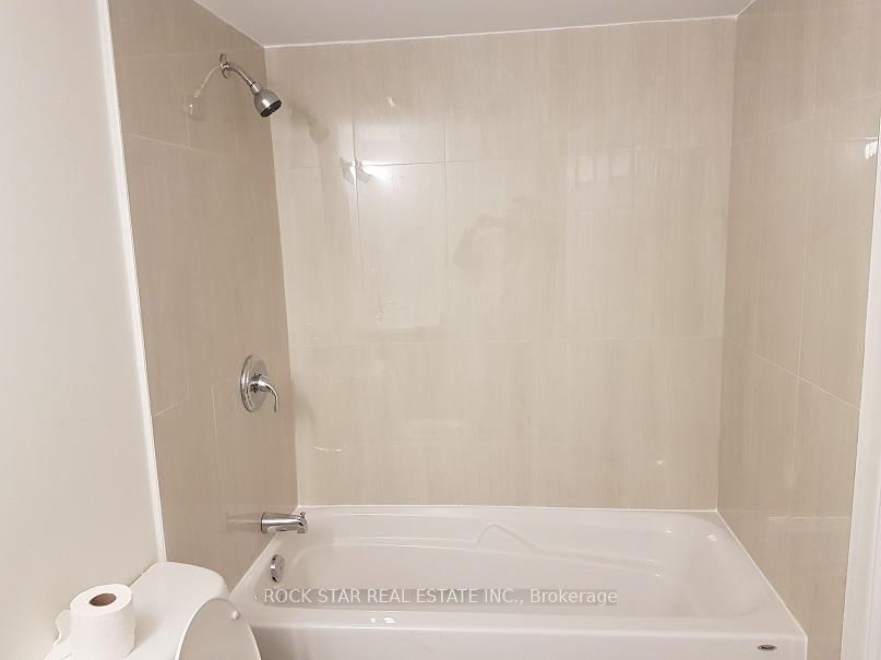 Detached House for sale at 324 East 33rd Street, Hamilton, Ontario, L8V 3T8 - Macassa - MLS: X13010928