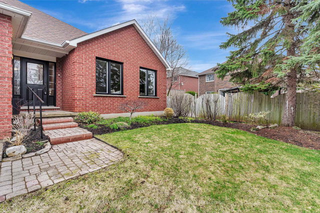 6 Gowinlock Court