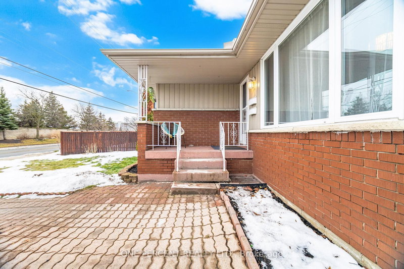 85 Kenora Ave, Hamilton, L8E 1C3 | Image 3