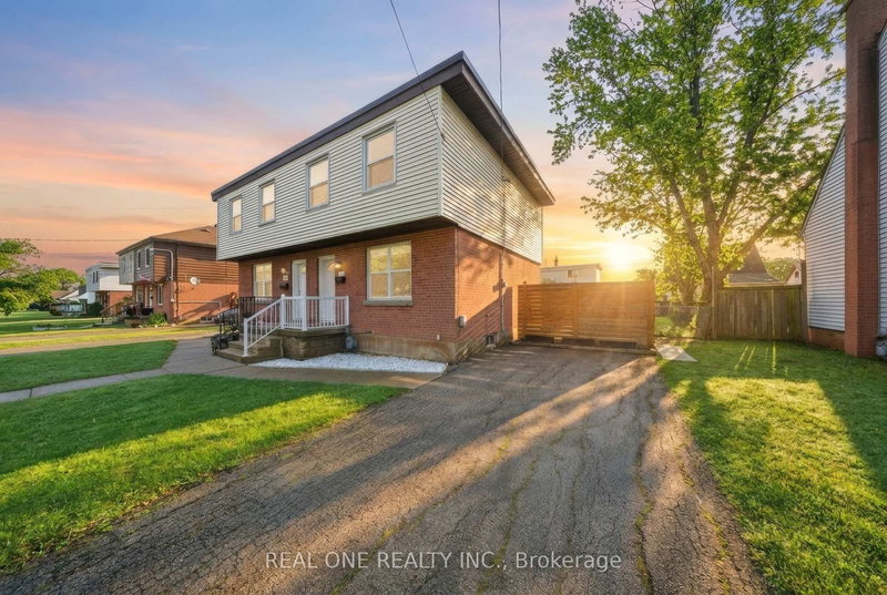 24 Sumach St, Hamilton, L8H 6P8 | Image 2