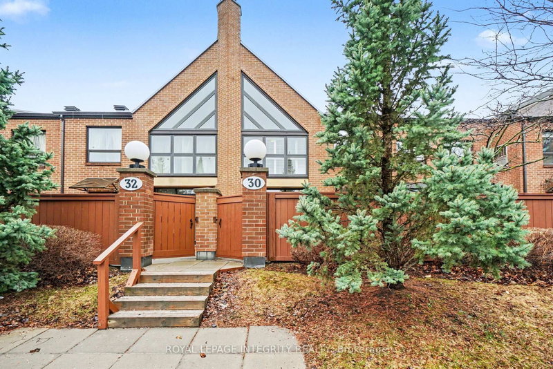 100 Hillside Dr #30, Ottawa, Ontario