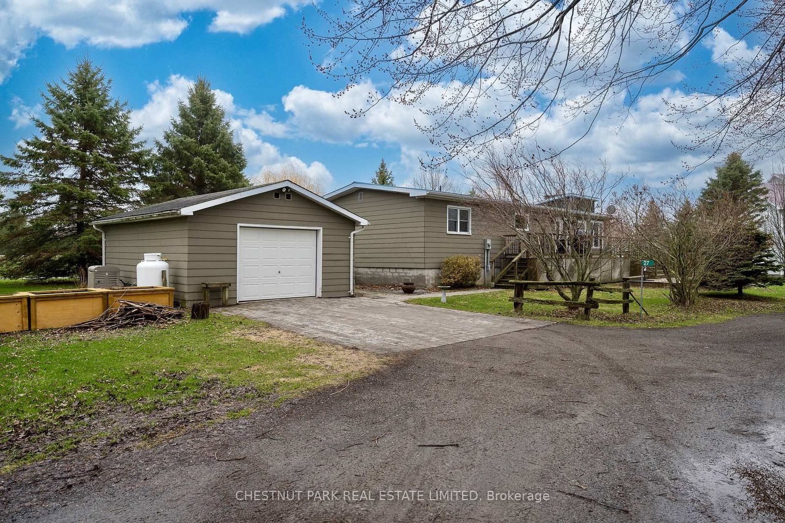 27 Carmans Lane • Prince Edward County, ON photo 5