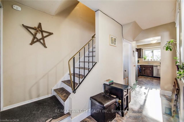 71 SHADELAND Crescent