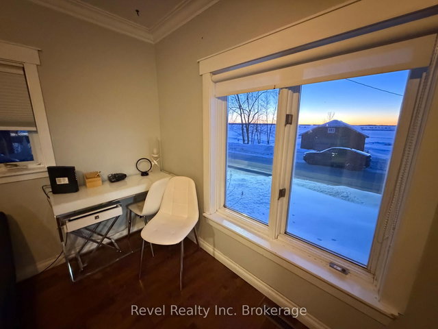 148 MAIN Street S