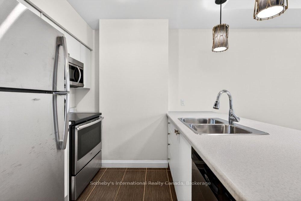 112 King Street E, Unit 701 - Photo 14