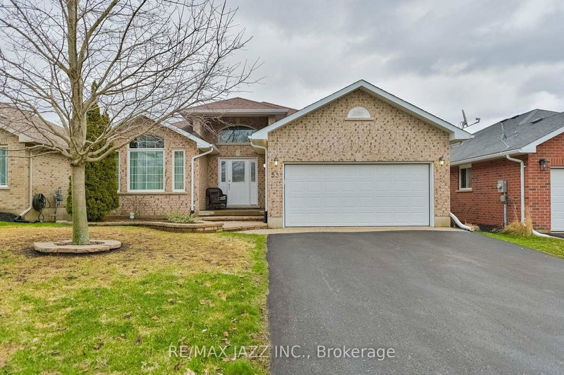 home for sale on 33 Ashwood Crescent