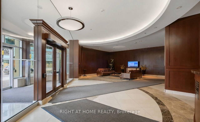 905 - 200 Rideau Street