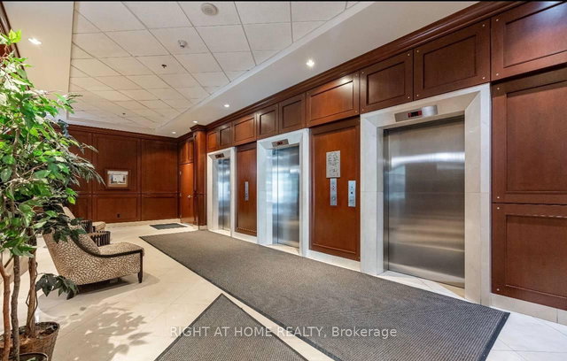 905 - 200 Rideau Street