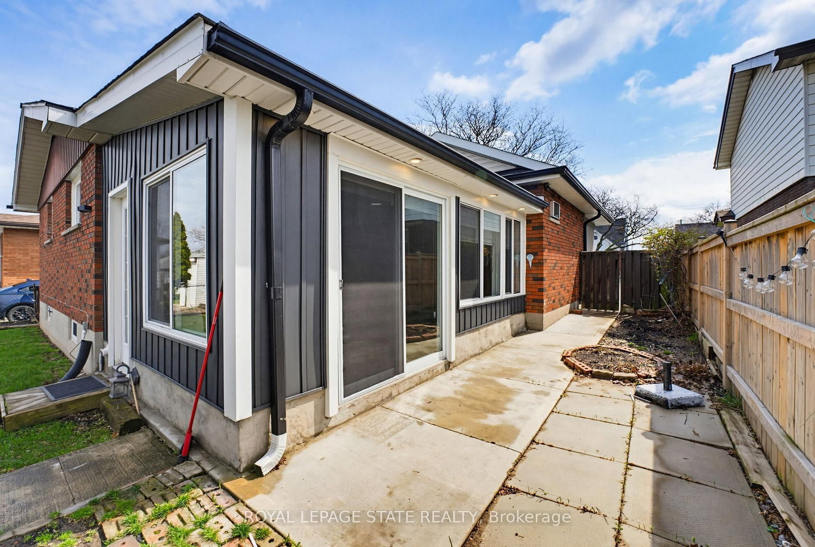 Detached House for sale at 157 Hoover Crescent, Hamilton, Ontario, L9A 3H2 - Balfour - MLS: X13011478