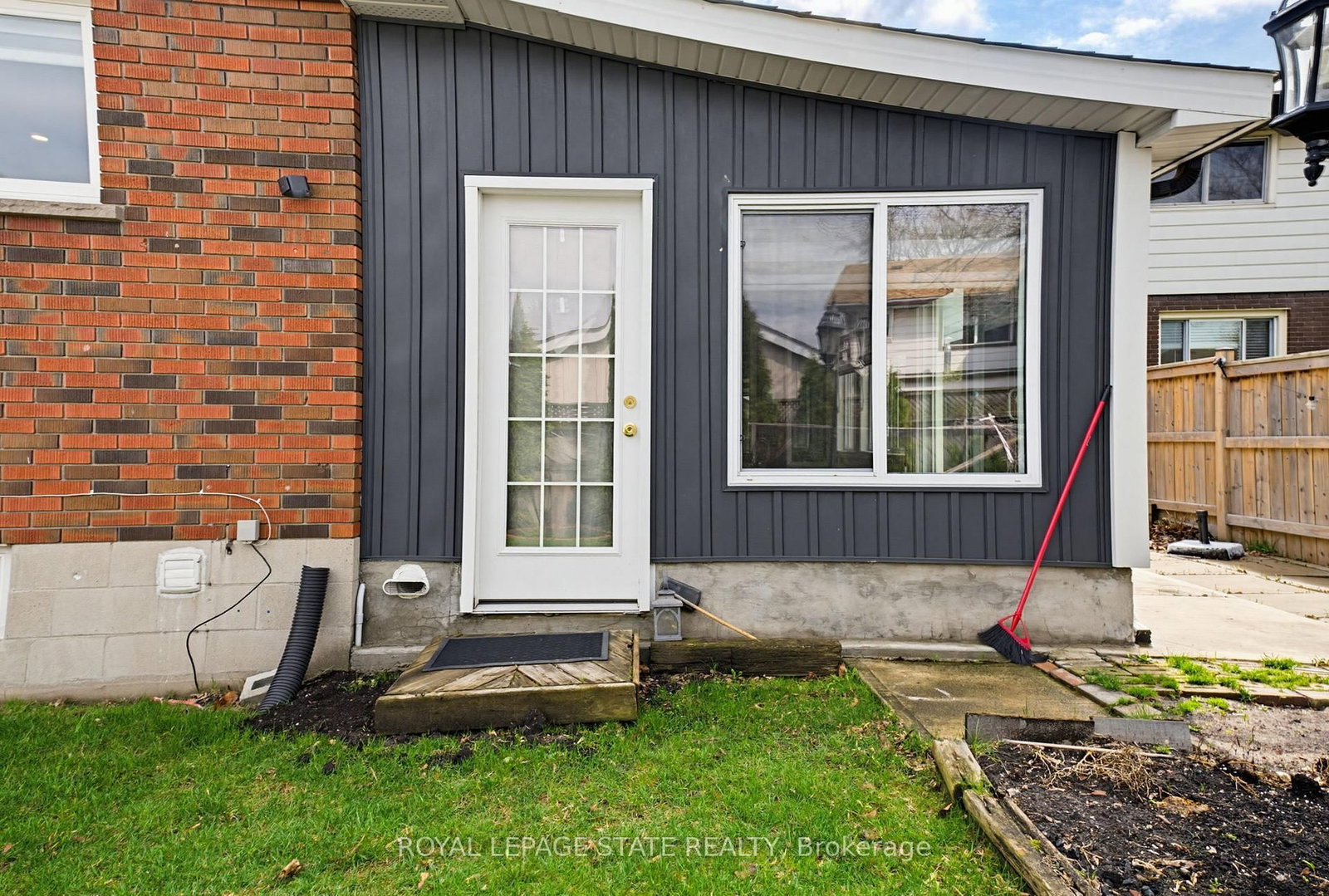 Detached House for sale at 157 Hoover Crescent, Hamilton, Ontario, L9A 3H2 - Balfour - MLS: X13011478