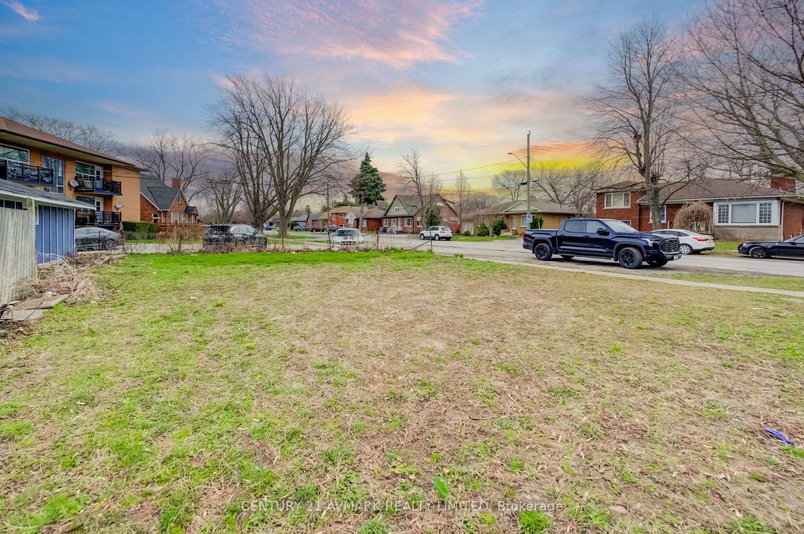 Detached House for sale at 336 Geneva Street, St. Catharines, Ontario, L2N 2G7 - Fairview - MLS: X13011496