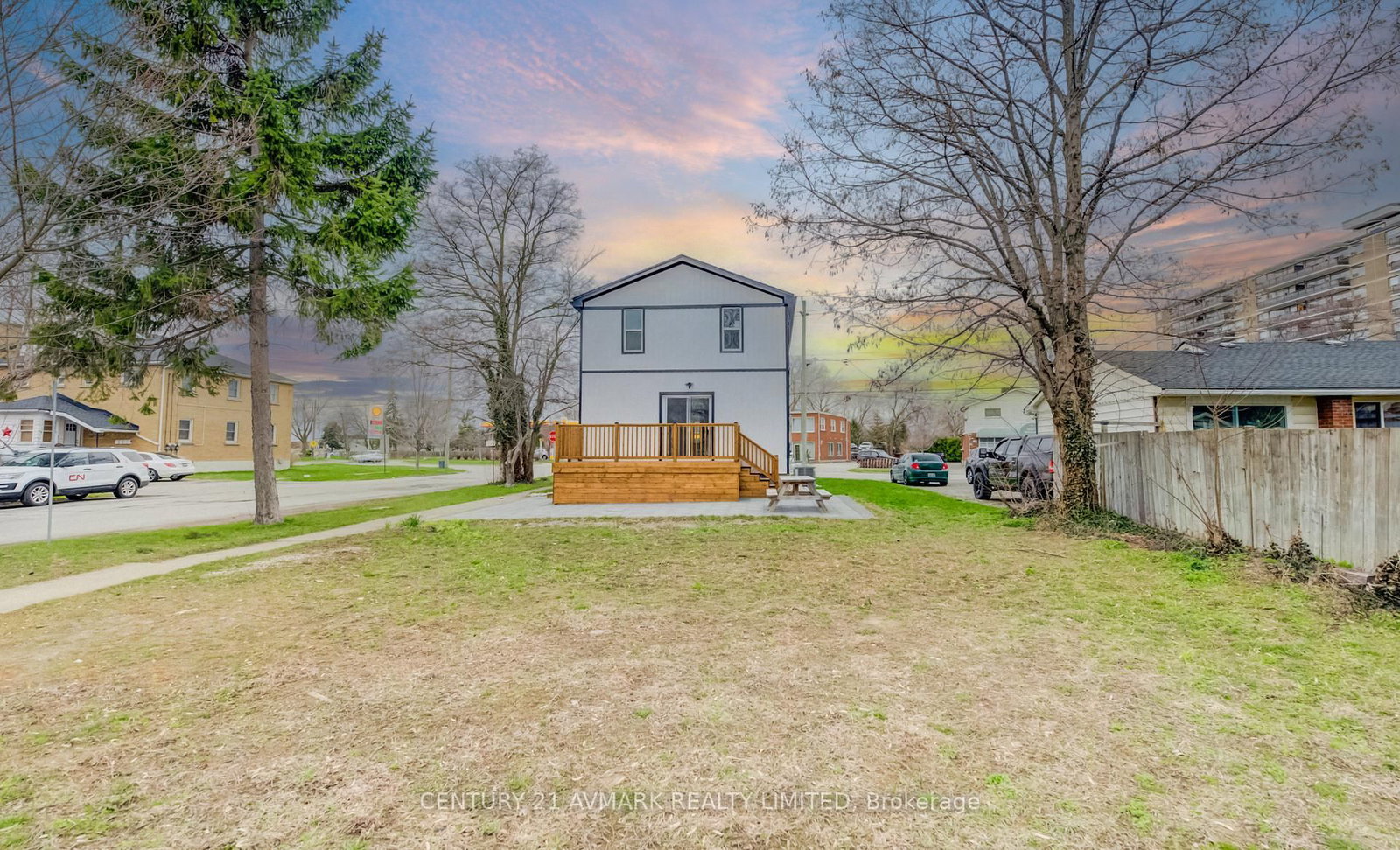 Detached House for sale at 336 Geneva Street, St. Catharines, Ontario, L2N 2G7 - Fairview - MLS: X13011496