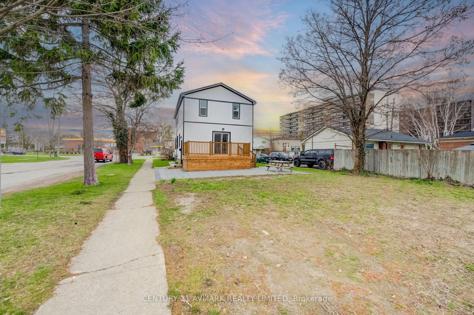 Detached House for sale at 336 Geneva Street, St. Catharines, Ontario, L2N 2G7 - Fairview - MLS: X13011496