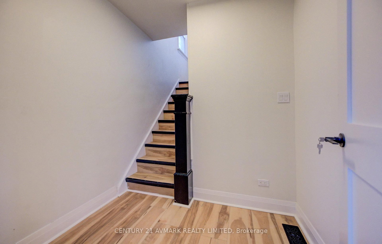 Detached House for sale at 336 Geneva Street, St. Catharines, Ontario, L2N 2G7 - Fairview - MLS: X13011496