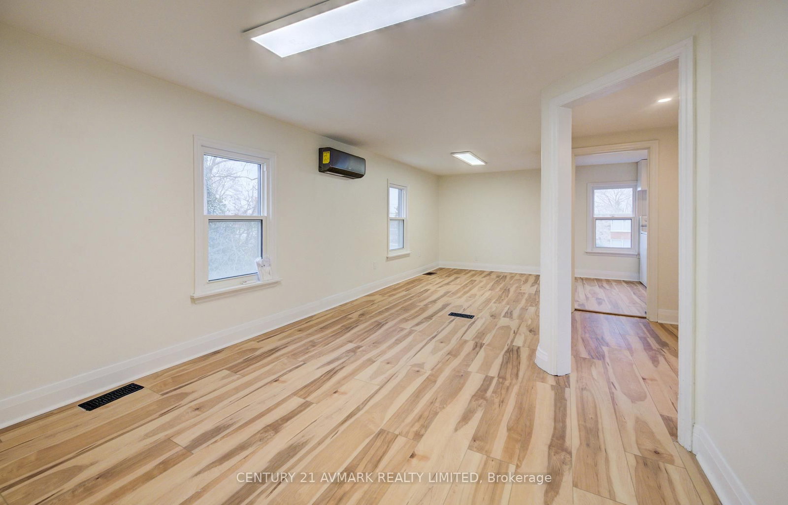 Detached House for sale at 336 Geneva Street, St. Catharines, Ontario, L2N 2G7 - Fairview - MLS: X13011496