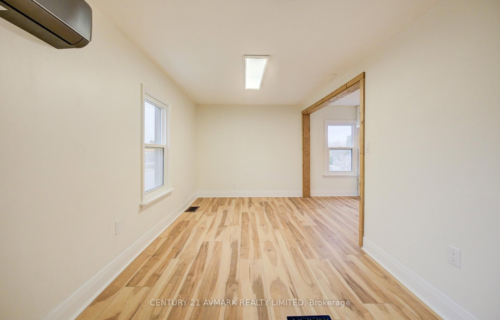 Detached House for sale at 336 Geneva Street, St. Catharines, Ontario, L2N 2G7 - Fairview - MLS: X13011496