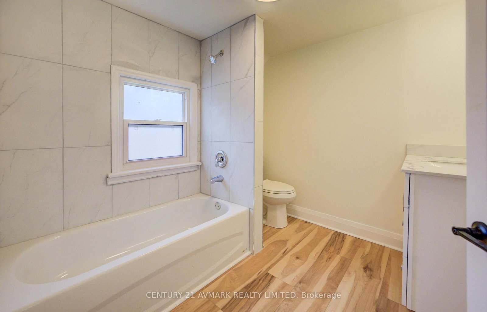 Detached House for sale at 336 Geneva Street, St. Catharines, Ontario, L2N 2G7 - Fairview - MLS: X13011496