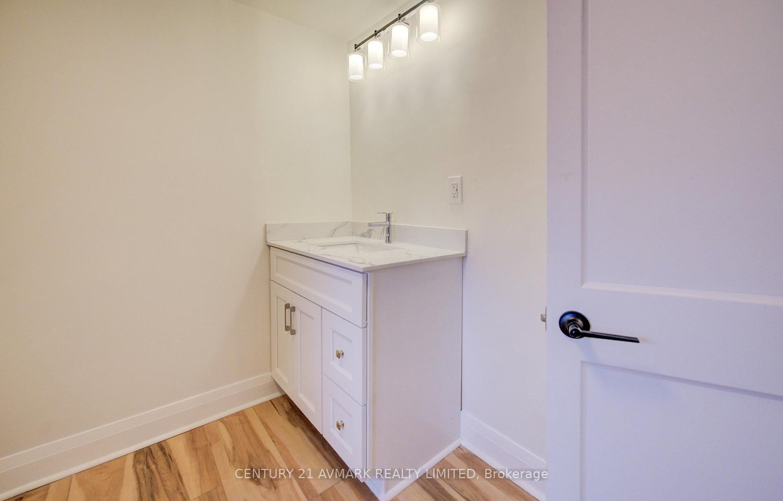 Detached House for sale at 336 Geneva Street, St. Catharines, Ontario, L2N 2G7 - Fairview - MLS: X13011496