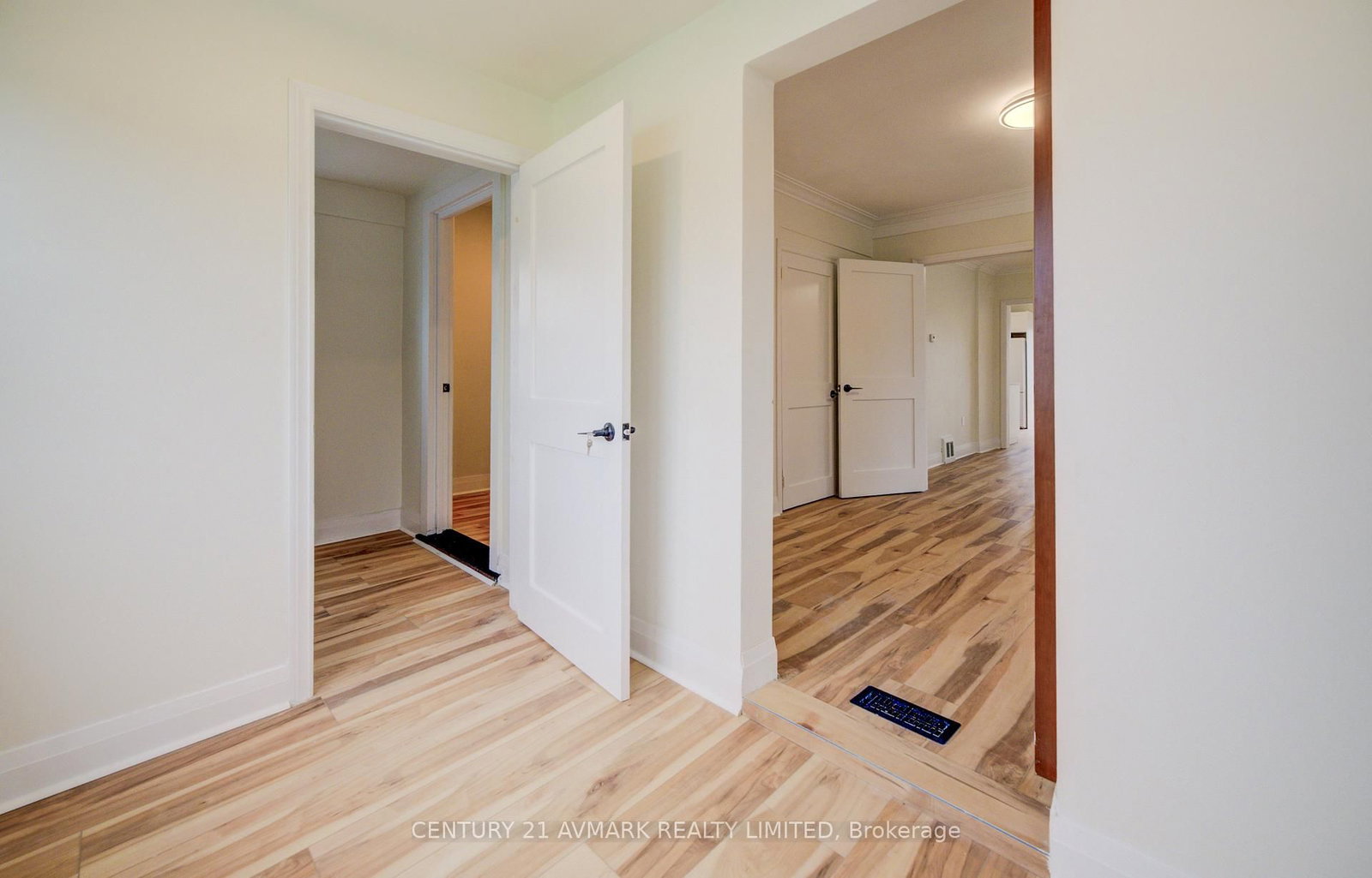 Detached House for sale at 336 Geneva Street, St. Catharines, Ontario, L2N 2G7 - Fairview - MLS: X13011496