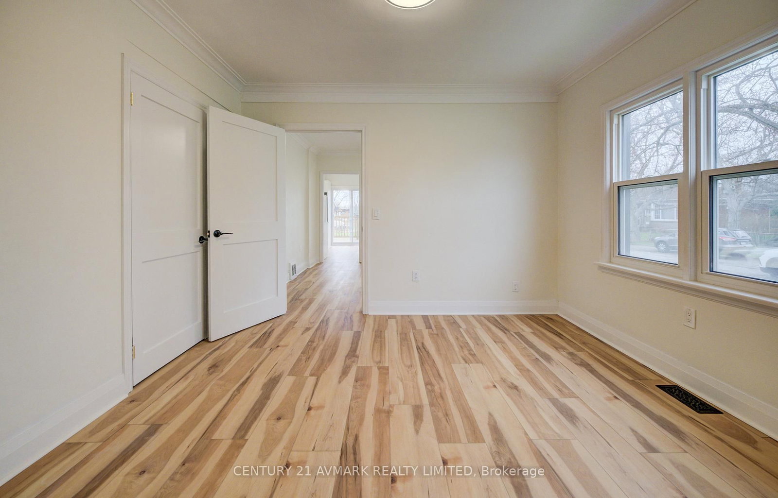 Detached House for sale at 336 Geneva Street, St. Catharines, Ontario, L2N 2G7 - Fairview - MLS: X13011496