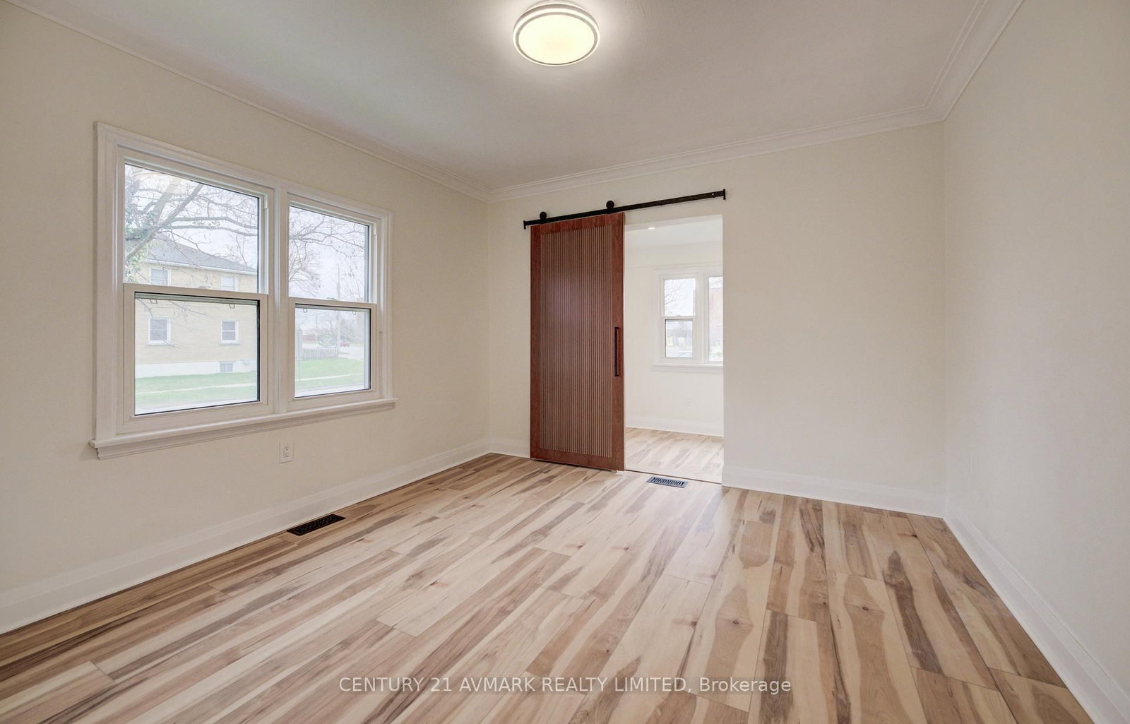 Detached House for sale at 336 Geneva Street, St. Catharines, Ontario, L2N 2G7 - Fairview - MLS: X13011496