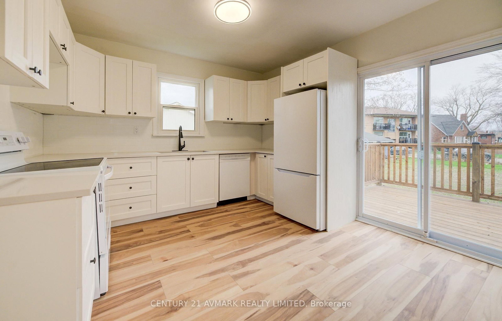 Detached House for sale at 336 Geneva Street, St. Catharines, Ontario, L2N 2G7 - Fairview - MLS: X13011496