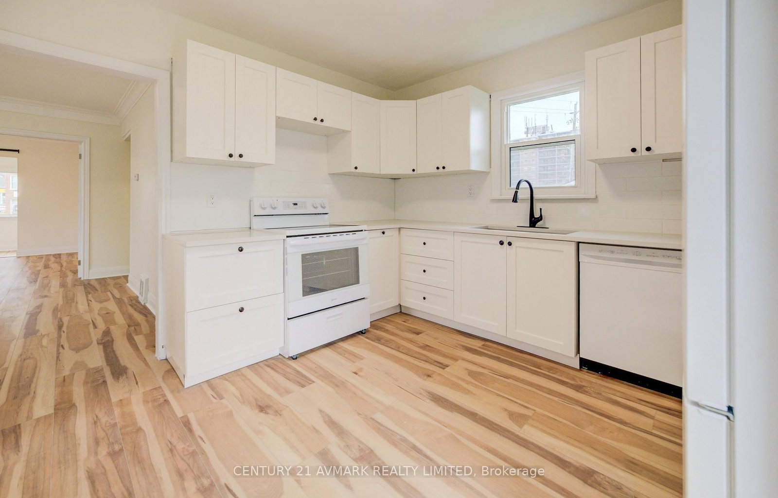 Detached House for sale at 336 Geneva Street, St. Catharines, Ontario, L2N 2G7 - Fairview - MLS: X13011496