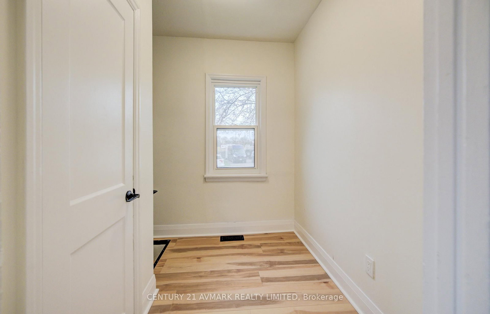 Detached House for sale at 336 Geneva Street, St. Catharines, Ontario, L2N 2G7 - Fairview - MLS: X13011496