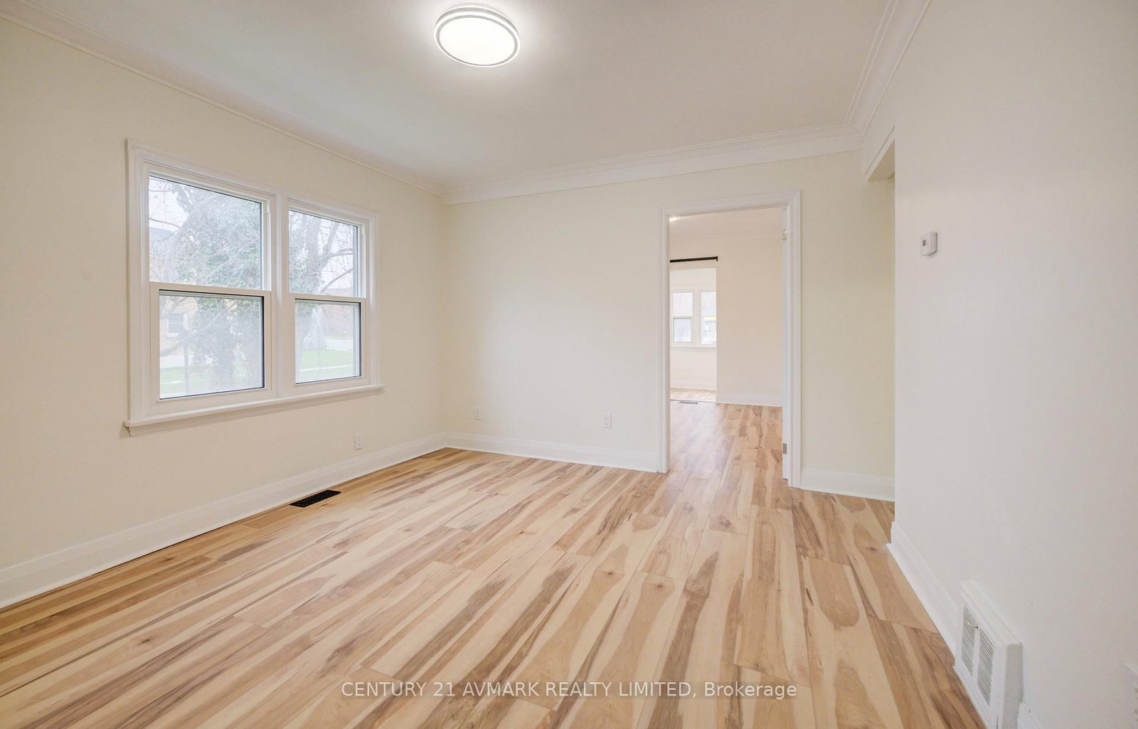 Detached House for sale at 336 Geneva Street, St. Catharines, Ontario, L2N 2G7 - Fairview - MLS: X13011496