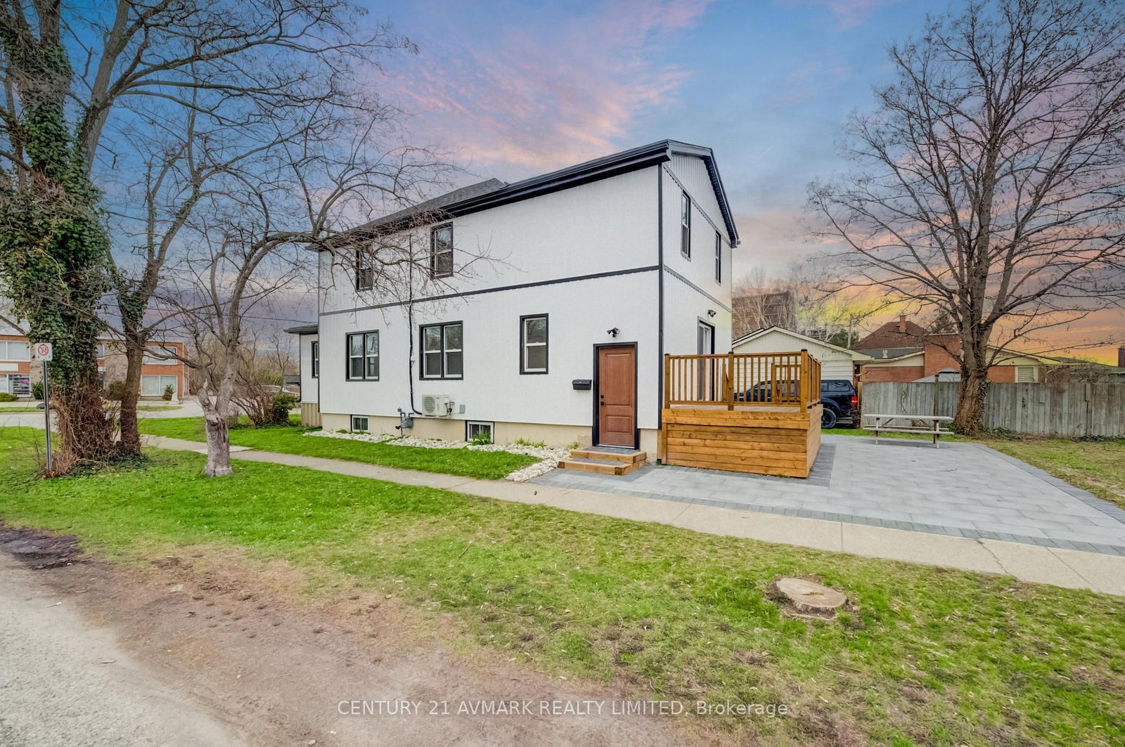 Detached House for sale at 336 Geneva Street, St. Catharines, Ontario, L2N 2G7 - Fairview - MLS: X13011496