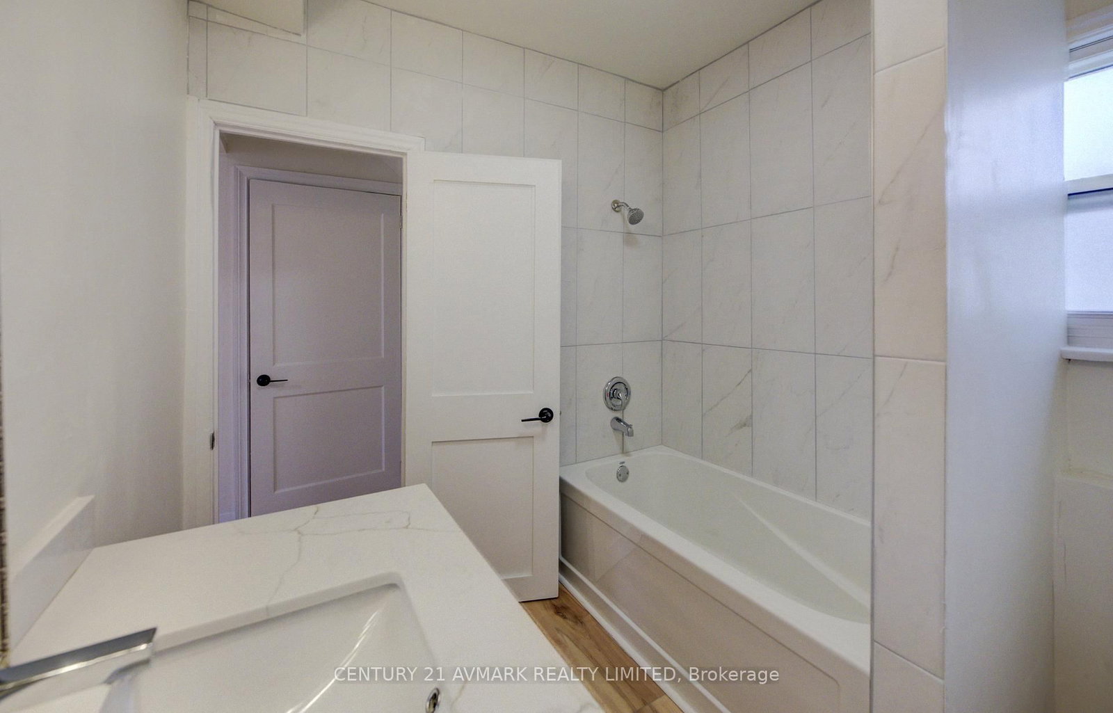 Detached House for sale at 336 Geneva Street, St. Catharines, Ontario, L2N 2G7 - Fairview - MLS: X13011496