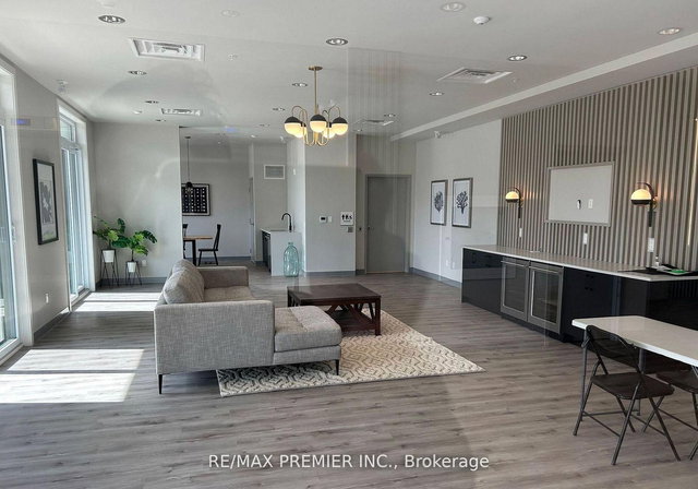 606 - 107 Roger Street