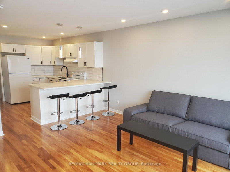 1329 Bloomsbury Cres, Ottawa, K2C 2Y8 | Image 2