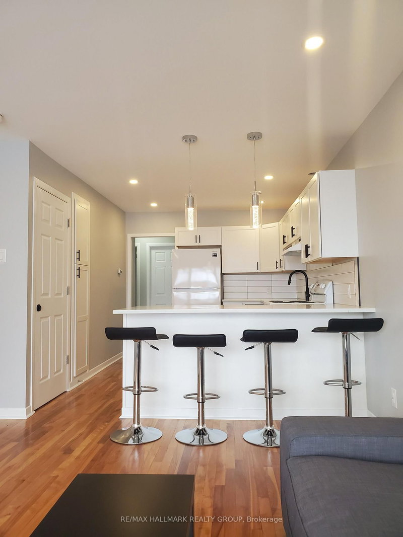 1329 Bloomsbury Cres, Ottawa, K2C 2Y8 | Image 3