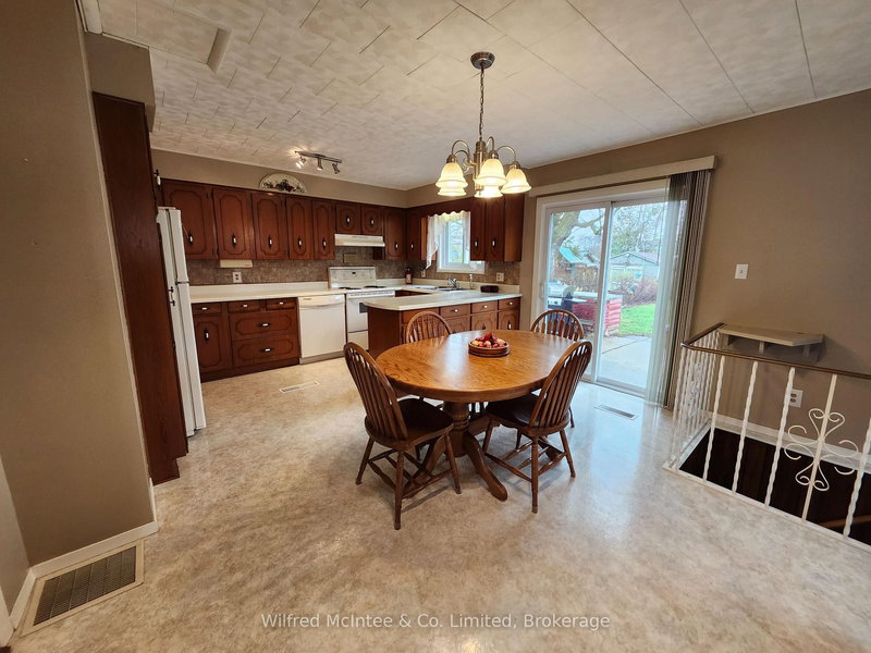 55 Albert St, North Huron, N0G 2W0 | Image 2