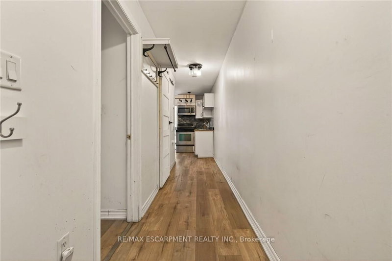 218 East 8th St, Hamilton, L9A 3L8 | Image 3