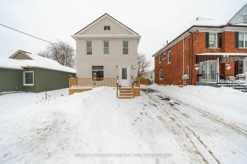 5802 Peer St, Niagara Falls, L2G 1X2 | Image 2
