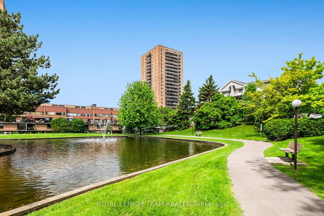 2012 - 515 St Laurent Boulevard