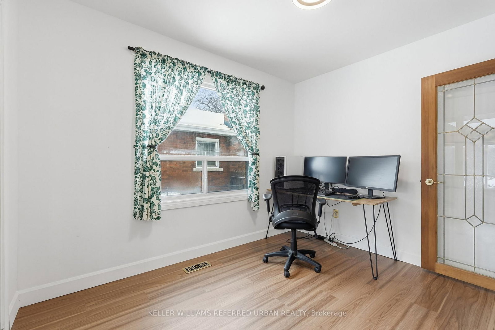 940 Brucedale Avenue E - Photo 15