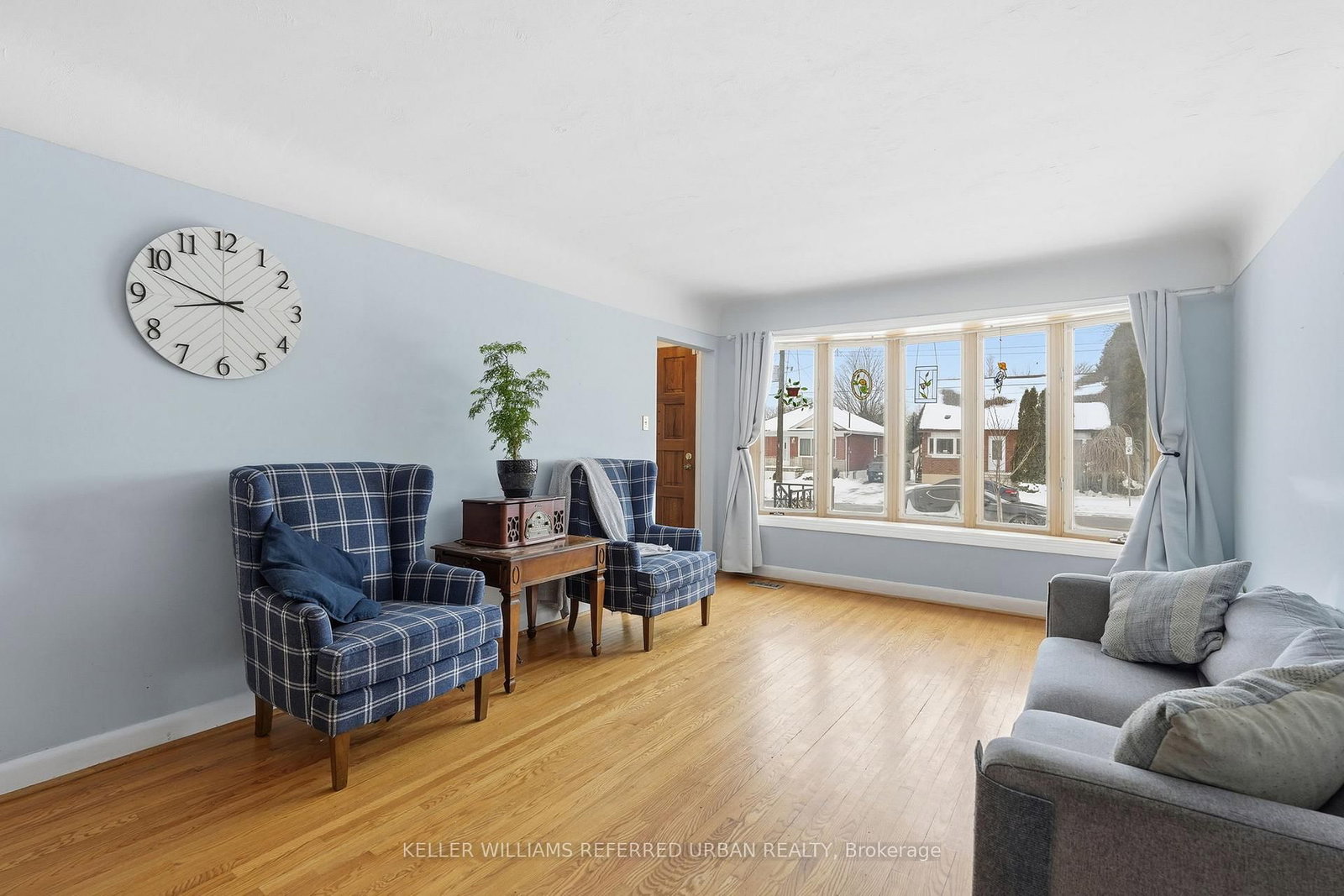 940 Brucedale Avenue E - Photo 2