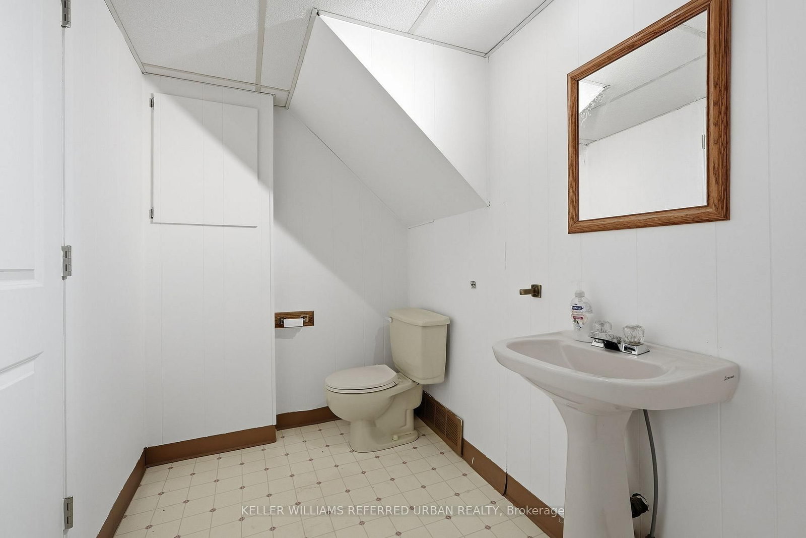 940 Brucedale Avenue E - Photo 28