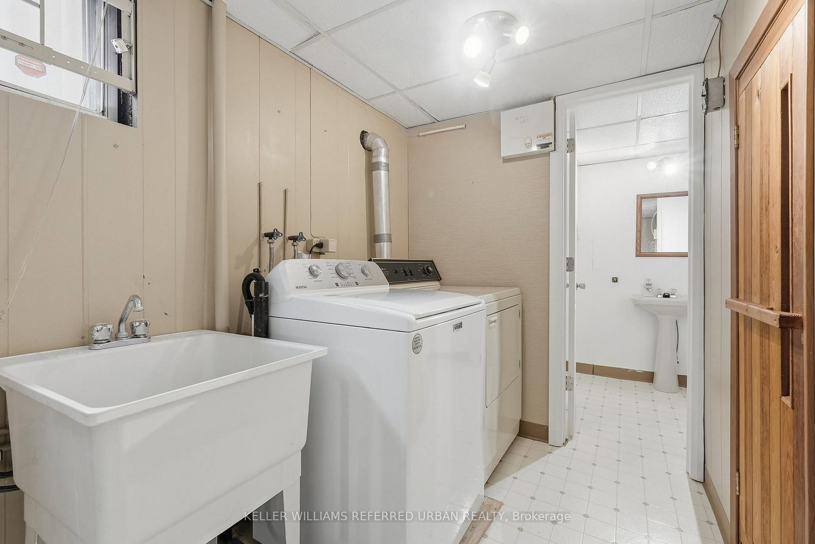 940 Brucedale Avenue E - Photo 29