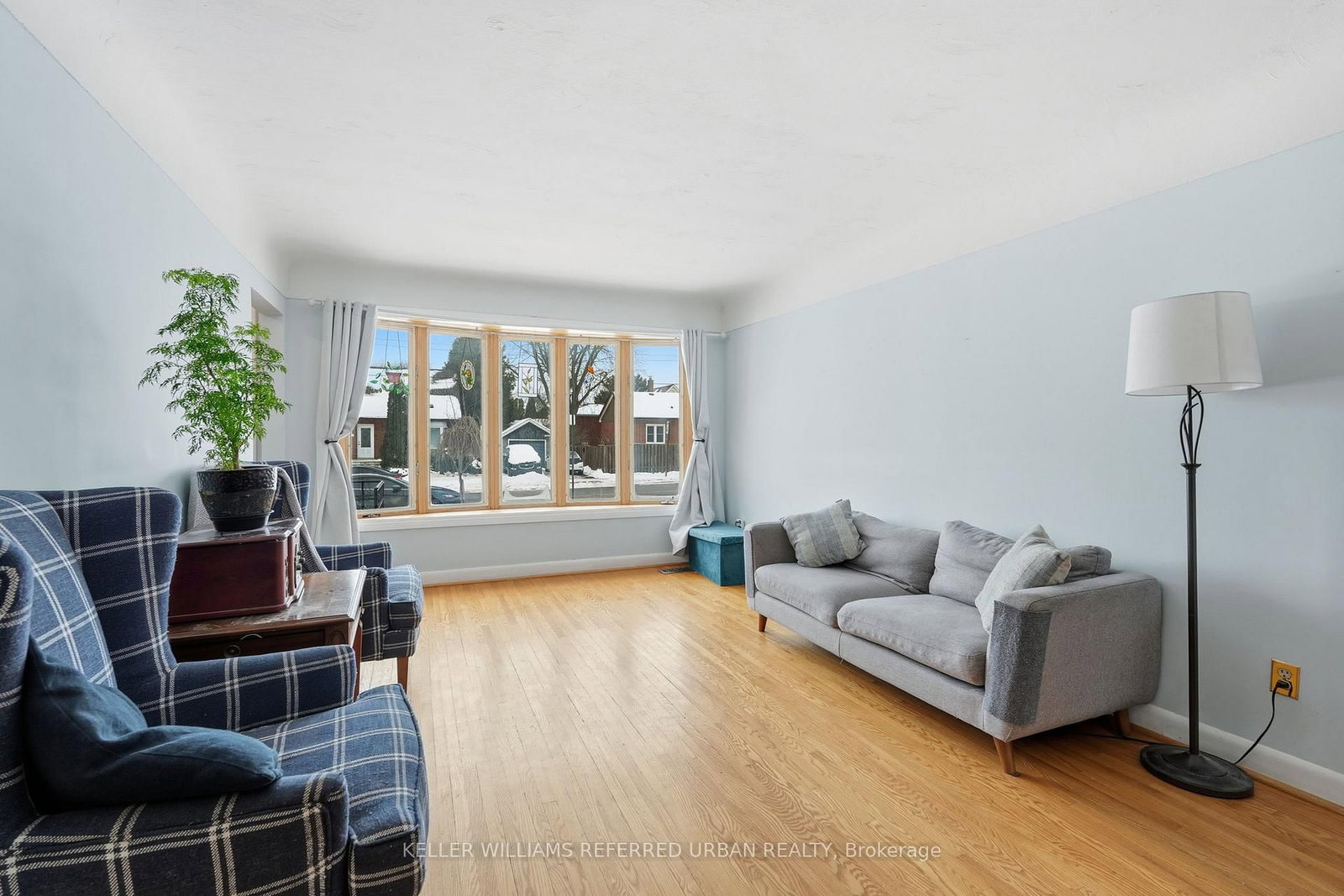 940 Brucedale Avenue E - Photo 3