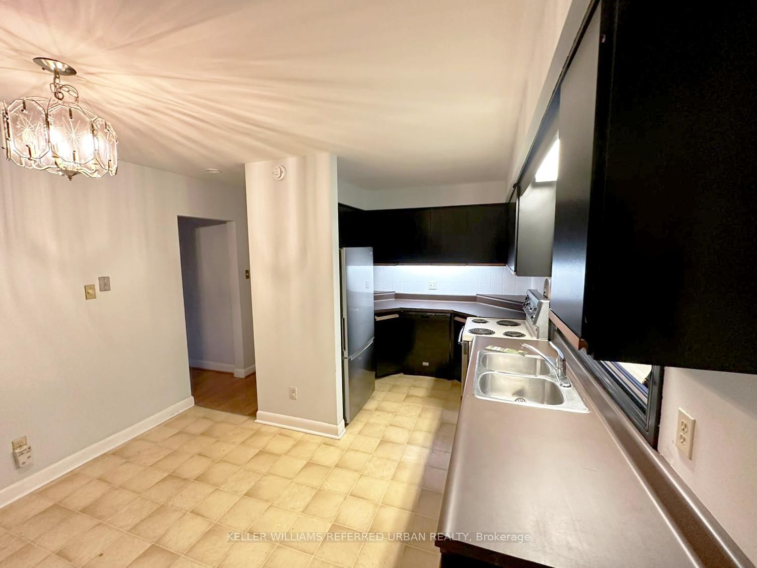 940 Brucedale Avenue E - Photo 5