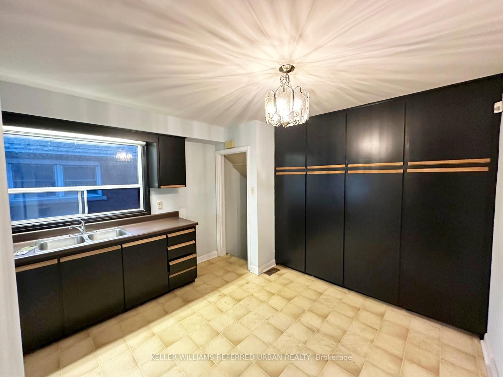 940 Brucedale Avenue E - Photo 7